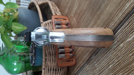 Hola! Vendo mi revólver smith&wesson mod.66, calibre 357 magnum y caño  2,5 ". Soy el segundo 120