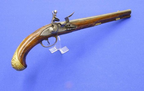 Voy a colocar unas fotos de un arma larga alemana de llave de mecha del siglo XVI. 111