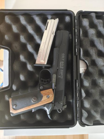 Se vende Colt Gold Cup 22lr, menos de un año y unos 500 cartuchos disparados, en perfecto estado, se entrega 00