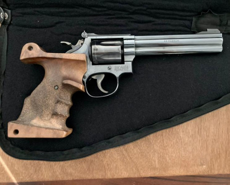  Se vende revolver Smith & Wesson, modelo 16, cañón 6", calibre 32, doble acción, 6 cartuchos 02