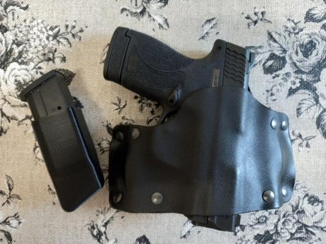 Vendo Pistola SMITH-WESSON modelo SHIELD PLUS, es la nueva versión con Cargadores para 10 y 13 Balas del 01
