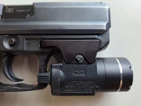 VENDIDO,  SE PUEDE CERRAR

Hola, 
Vendo accesorios para la pistola H&K USP compact,  compuesto por 21