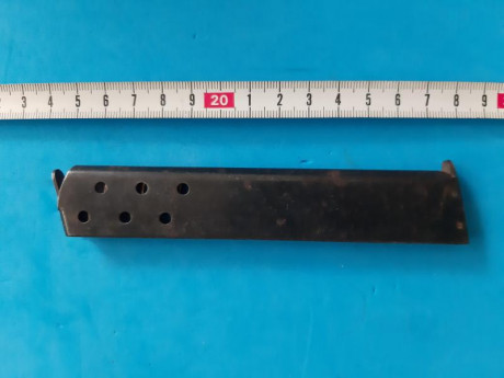 Vendo cargador republicano de las Industrias de Guerra de Cataluña. Cal.32 (7,65mm). Ver fotos. 50€ más 01