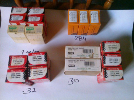 Vendo gas cheks para diferentes calibres según se pueden ver en fotografias adjuntas. Cajas de 1.000 unidades.Precio 00