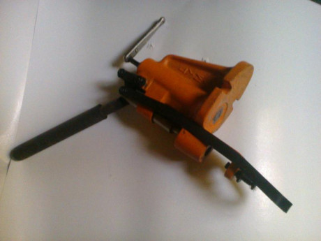 Vendo maquina de recalibrado y engrasado LYMAN 450, sin usar en los ultimos 25 años . Precio 125 € ,Gastos 00