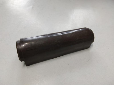 Vendo un guardamanos superior en plastico marron para el fusil de asalto Aleman del este RDA , modelo 01