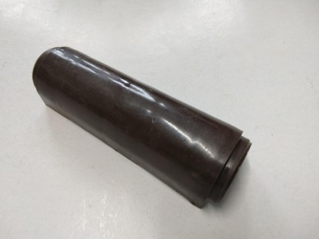 Vendo un guardamanos superior en plastico marron para el fusil de asalto Aleman del este RDA , modelo 00