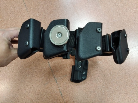 Buenas tardes por mediacion de un amigo se vende pistola hk p30L en muy buen estado el arma incluye:

-4 10