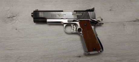 Buenos días

Pongo aquí a la venta una Pistola Peter Stahl del 45 sin apenas uso por 900€ , comprada por 00