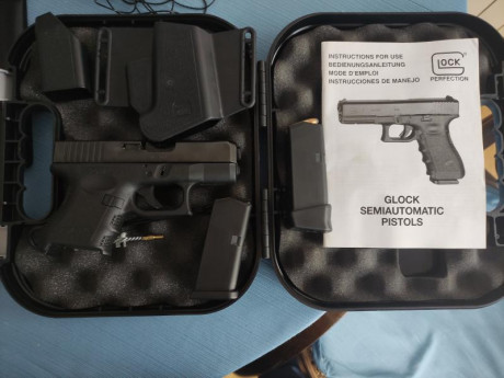 Vendo glock 26 3ª generación, con pocos disparos, dos cargadores y funda.  300 euros.

 glock 1.jpg  glock2.jpg 02