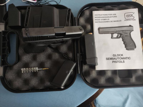 Vendo glock 26 3ª generación, con pocos disparos, dos cargadores y funda.  300 euros.

 glock 1.jpg  glock2.jpg 00