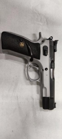 Se vende cz 85 con cuatro cargadores en 250€ 01