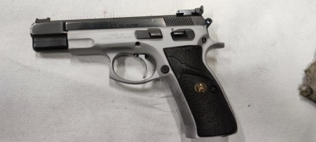 Se vende cz 85 con cuatro cargadores en 250€ 00