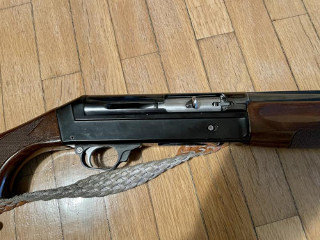 Se vende repetidora Benelli calibre 12, en muy buen estado, por retiro de la caza. Se encuentra en León 02