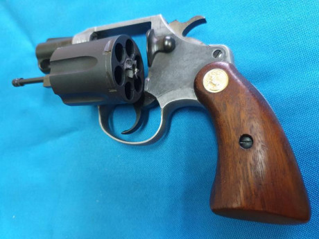 Buenos dias, un compañero que se jubila me ha pedido que le ponga a la venta un revólver COLT, modelo 01