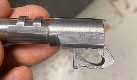 Vendo esta bonita cz85 calibre 9mm, como se puede apreciar en las fotos esta en buenas condiciones y su 00