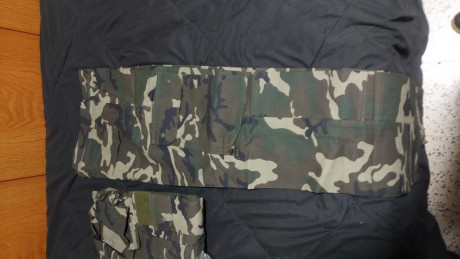 Uniformidad boscosa ET modelo anterior, perfecto estado, a estrenar, talla 2-N ( 1,80 m de altura y unos 01