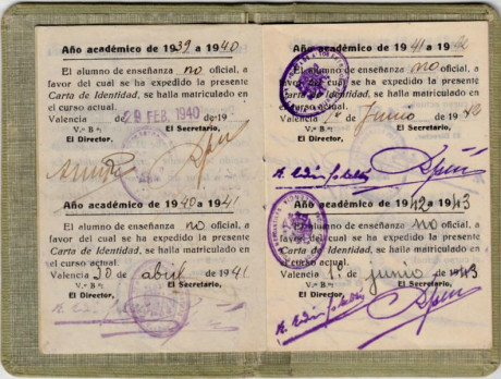  EN RECUERDO Y HOMENAJE A LOS QUE YA NO ESTÁN. 

Si pones en  GOOGLE   PASAPORTES EN LA MEMORIA  da igual 42