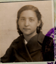  EN RECUERDO Y HOMENAJE A LOS QUE YA NO ESTÁN. 

Si pones en  GOOGLE    PASAPORTES EN LA MEMORIA   da 51