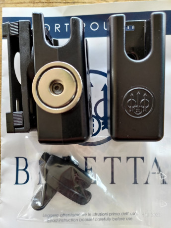 Vendo porta cargadores originales Beretta de doble hilera Ghost 360 con imán. Nuevos a estrenar. Doble 01