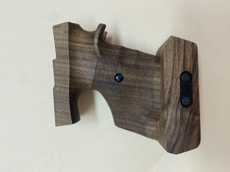 Vendo esta cacha para pistola Feinwerkbau AW93 prácticamente nueva. Talla S para diestro. Precio, 100€ 01