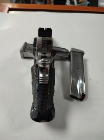 Pongo a la venta está pistola de alta competición en calibre 40 .Sencillamente no se puede pedir más , 02