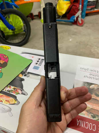 Vendo Glock 19 generacion 3 en perfectas condiciones.
usada poco unos 500 disparos, esta guiada en A.
Precio 02