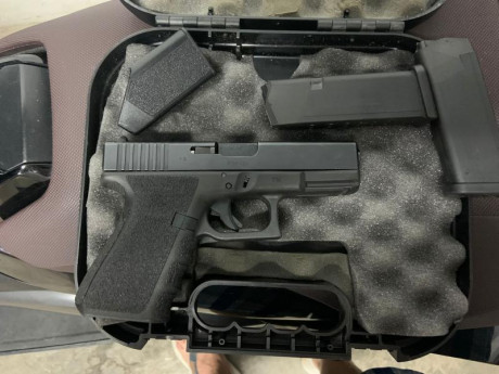 Vendo Glock 19 generacion 3 en perfectas condiciones.
usada poco unos 500 disparos, esta guiada en A.
Precio 01
