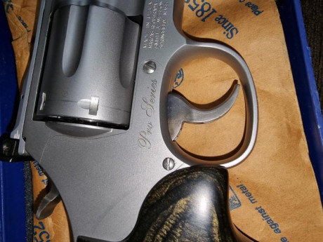 Buenas tardes.
Para descargar un poco el cupo pongo en venta un revolver Smith & Wesson 686 SSR en 01