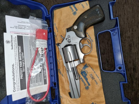 Buenas tardes.
Para descargar un poco el cupo pongo en venta un revolver Smith & Wesson 686 SSR en 00