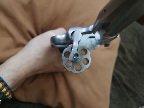 Buenas tardes.
Para descargar un poco el cupo pongo en venta un revolver Smith & Wesson 686 SSR en 10