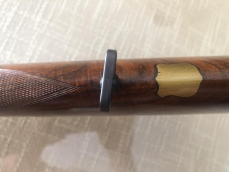 Escopeta calibre 16/70 Arrieta. Expulsora y extractora con selector, gatillo articulado. Madera de raíz 21