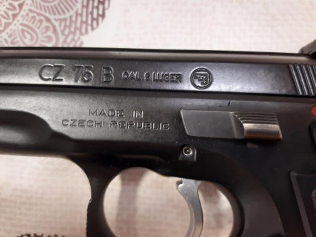 Vendo CZ 75 B comprada nueva en el 2008 ( la estrené yo)....tiene tres cargadores...pasador carro de repuesto....ayuda 00