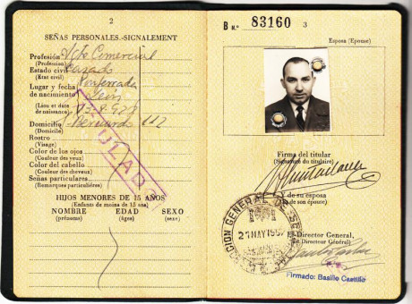  EN RECUERDO Y HOMENAJE A LOS QUE YA NO ESTÁN. 

Si pones en  GOOGLE    PASAPORTES EN LA MEMORIA   da 72