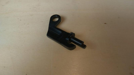Vendo esta  réplica  de la aleta del seguro para K98k, versión alargada para K98k de francotirador. 20 11