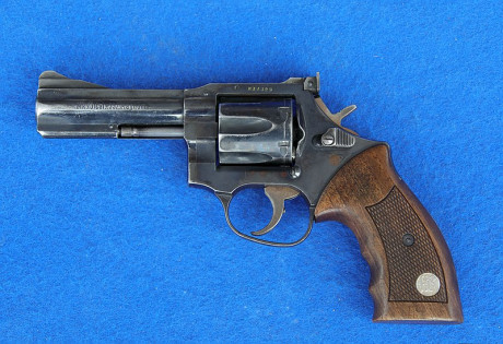 Hola a todos, 
Estoy buscando para mi revolver un alza trasera y un tambor del 9 pb. si alguien tiene 01
