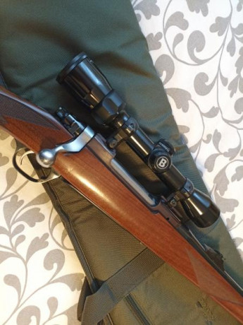 Edito

VENDIDO rifle Ruger M77. Mark II. calibre 30.06. con anillas y visor  Bushnell 1,75-5x32 
El conjunto 02