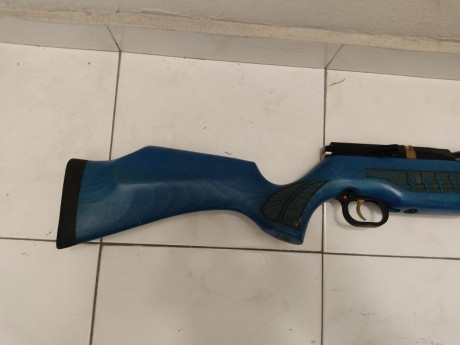 Me han dejado está carabina para vender por fallecimiento del propietario. Es una Cometa Lynx.
En calibre 12