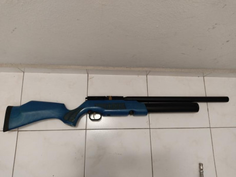 Me han dejado está carabina para vender por fallecimiento del propietario. Es una Cometa Lynx.
En calibre 10