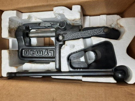 VENDO PRENSA LYMAN CRUSHER II en perfecto estado. 100e mas portes. No esta homologada. VENDIDA 11