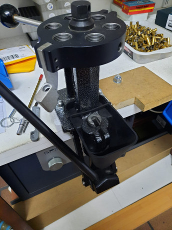 Vendo prensa Lyman T-MAH II semi progresiva, en perfecto estado. 170e mas portes. No esta homologada.
VENDIDA 01