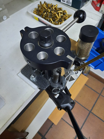 Vendo prensa Lyman T-MAH II semi progresiva, en perfecto estado. 170e mas portes. No esta homologada.
VENDIDA 00