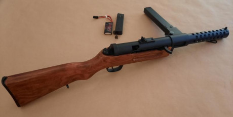 Vendo esta réplica de airsoft del considerado el primer subfusil de la história. El Bergmann MP18.
Eléctrico 00