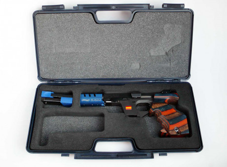 Se vende Walther GSP expert del calibre .32 S&W, el arma viene con maletin y dos cargadores, la cacha 01
