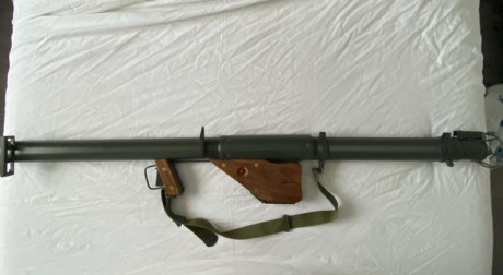 a la venta una Reproducción de Bazooka M1A1 US, fabricado en metal y madera, diámetro del tubo 60mm, largo 00