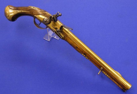 Voy a colocar unas fotos de un arma larga alemana de llave de mecha del siglo XVI. 120