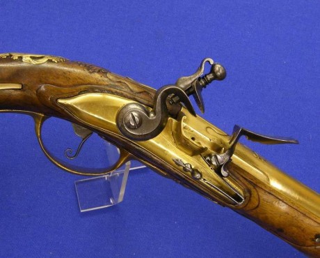 Voy a colocar unas fotos de un arma larga alemana de llave de mecha del siglo XVI. 132