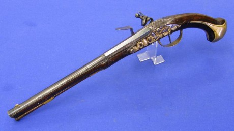 Voy a colocar unas fotos de un arma larga alemana de llave de mecha del siglo XVI. 152