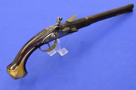 Voy a colocar unas fotos de un arma larga alemana de llave de mecha del siglo XVI. 151