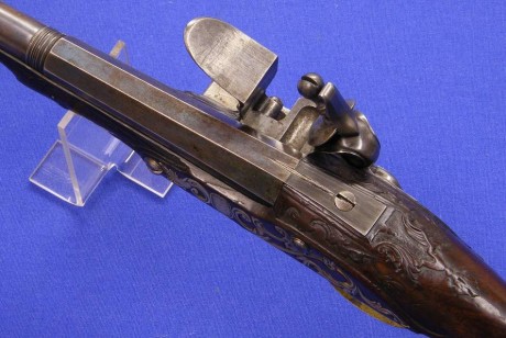 Voy a colocar unas fotos de un arma larga alemana de llave de mecha del siglo XVI. 172
